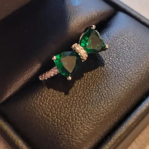Cubic Zirconia, Emerald Green, Simulated Gemstone Silver plated Bow Ring, Sz 7 - Picture 5 of 6